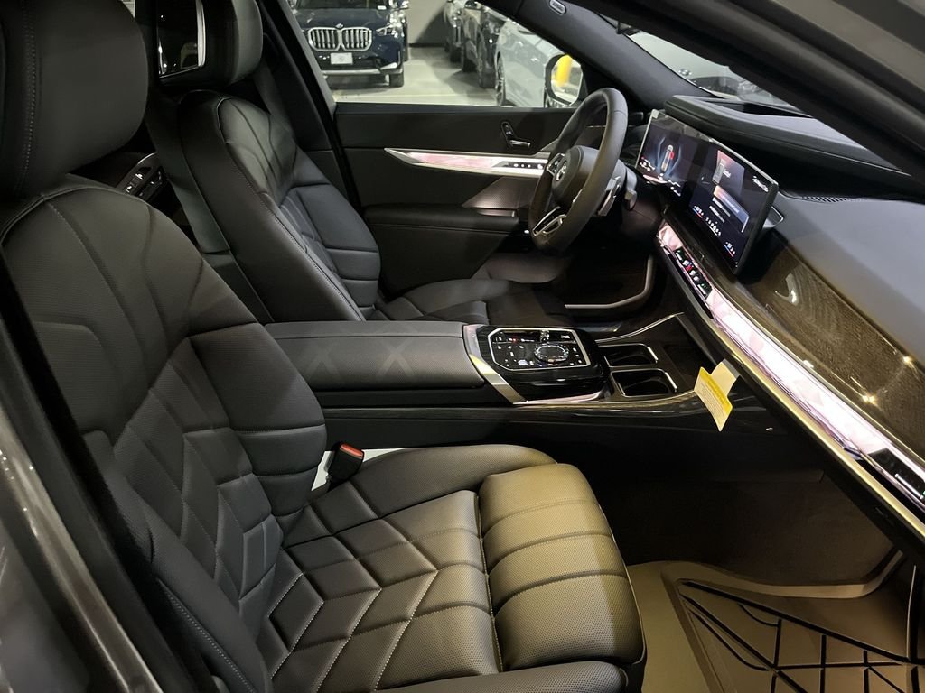 2026 BMW 7 Series 760i - Photo 25