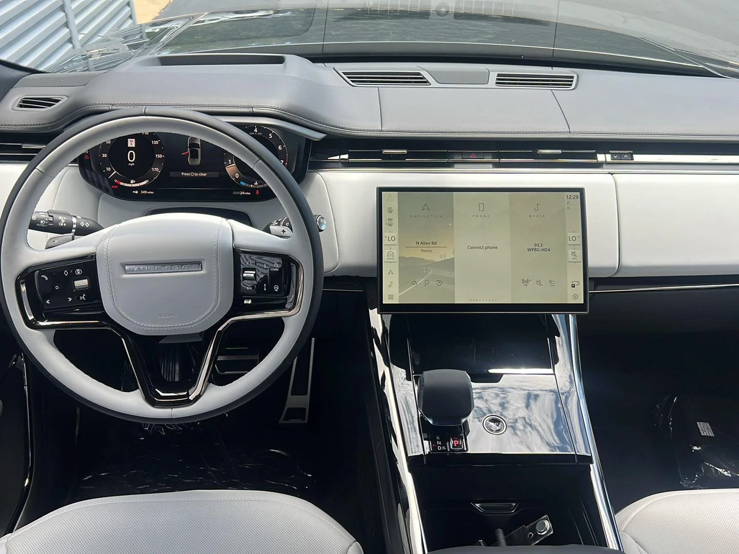 New 2026 Constellation Blue SV Bespoke Ultra Metallic Gloss Land Rover Dynamic SE image 11