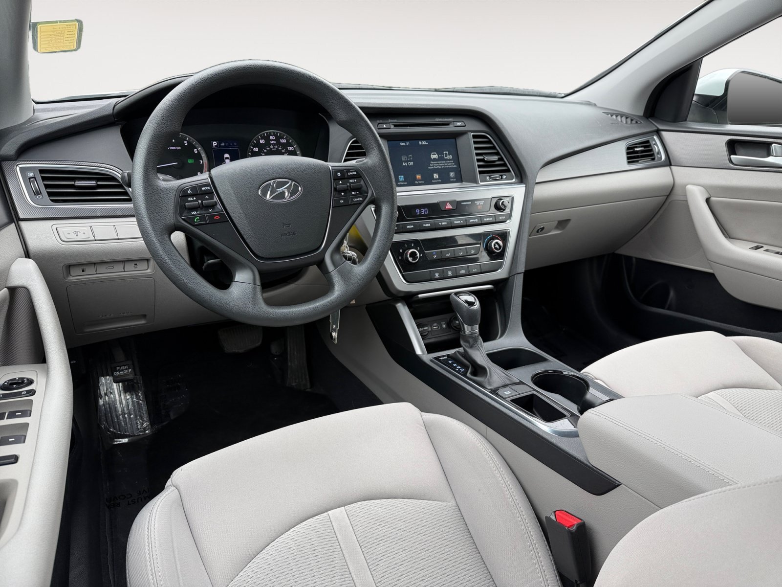 Used 2017 Quartz White Pearl Hyundai Sport image 15