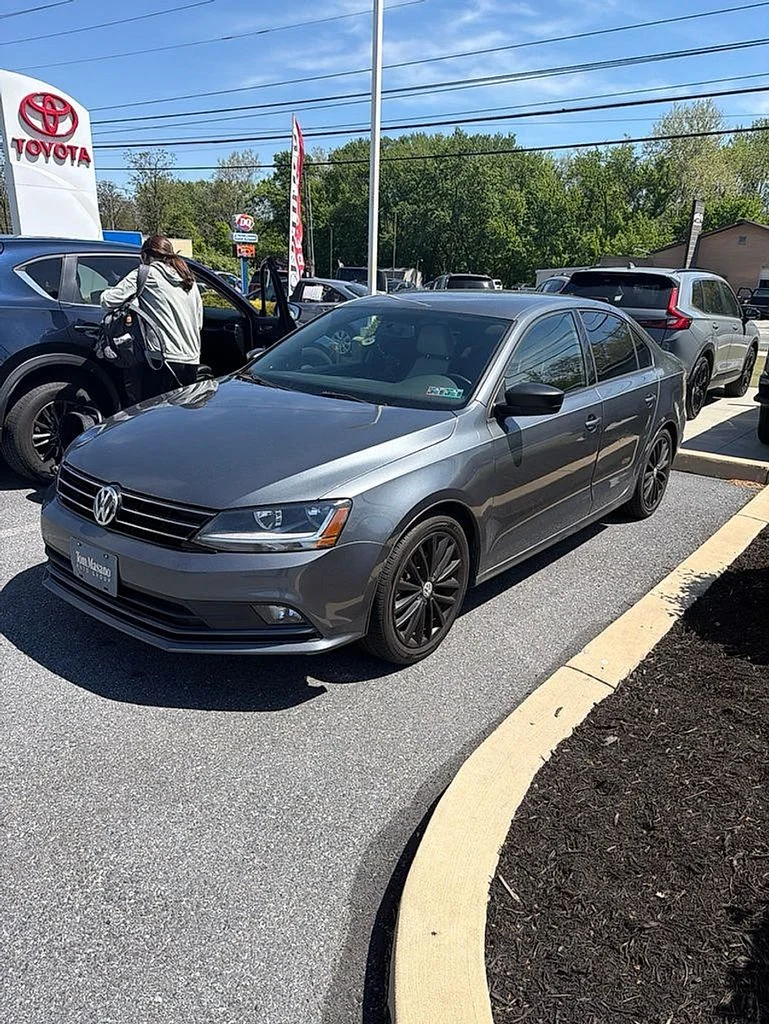 2017 Volkswagen Jetta 1.8T Sport Auto's photo