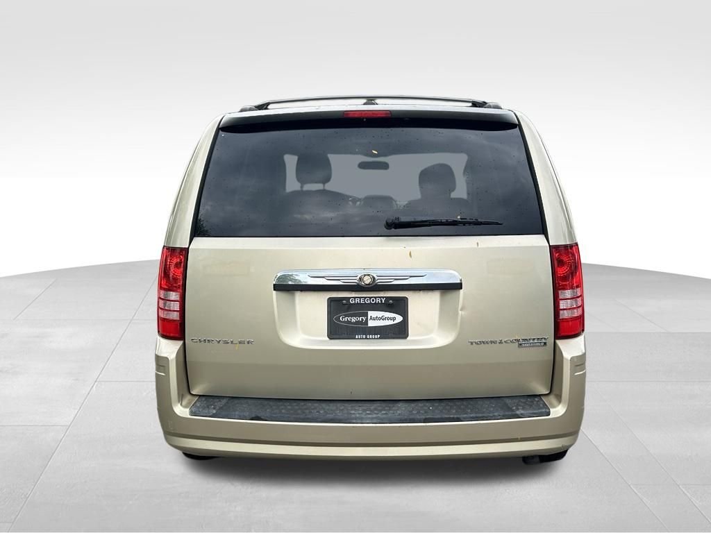 Used 2010 Gold Chrysler Touring image 8