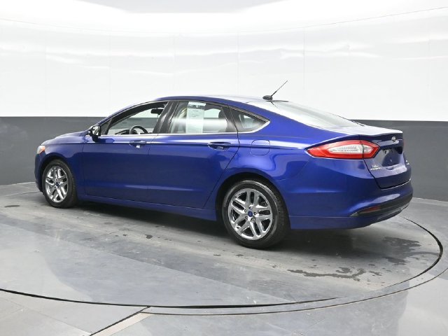 Used 2016 Blue Ford SE image 3