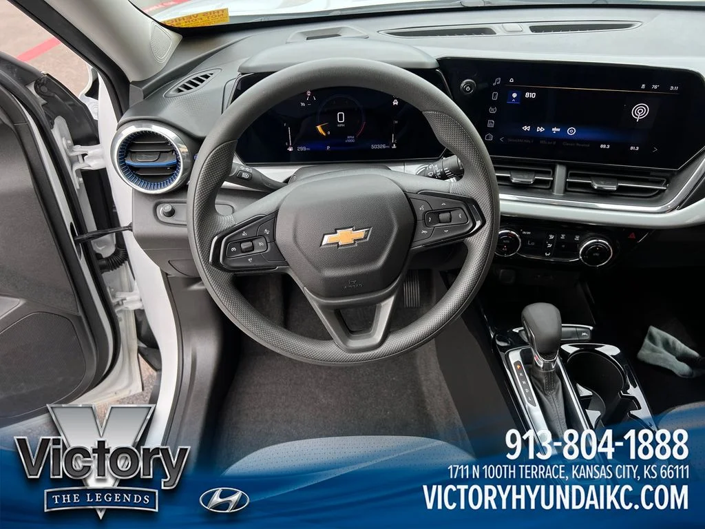 Used 2025 White Chevrolet LT image 13