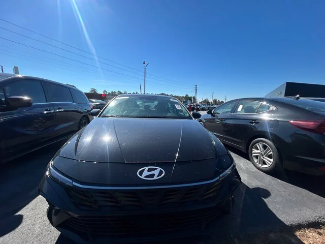 Used 2024 Black Hyundai Limited image 2