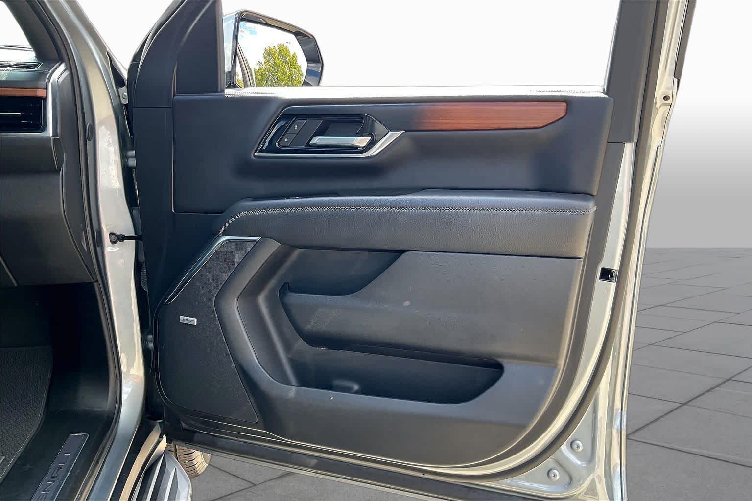 Used 2025 Sterling Metallic GMC Denali image 22