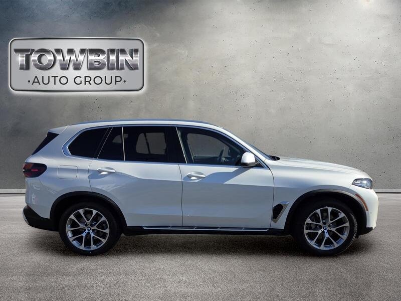 Used 2025 White BMW xDrive40i image 3