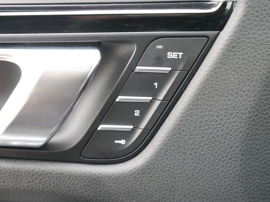 Used 2022 Silver Porsche Base image 32