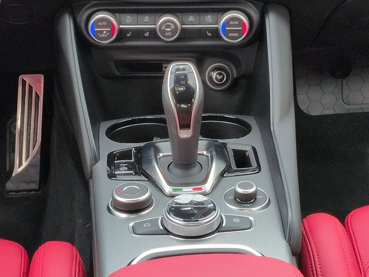 New 2026 Moonlight Gray Metallic Exterior Paint Alfa Romeo  image 17