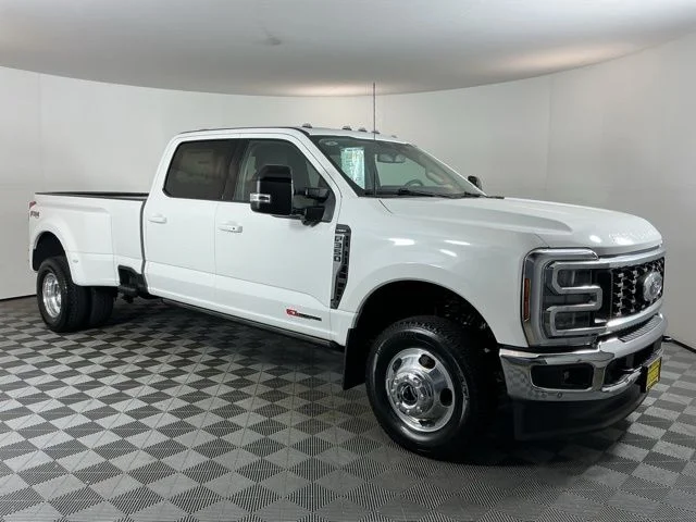 New 2026 Star White Metallic Tri-Coat Ford Lariat image 3
