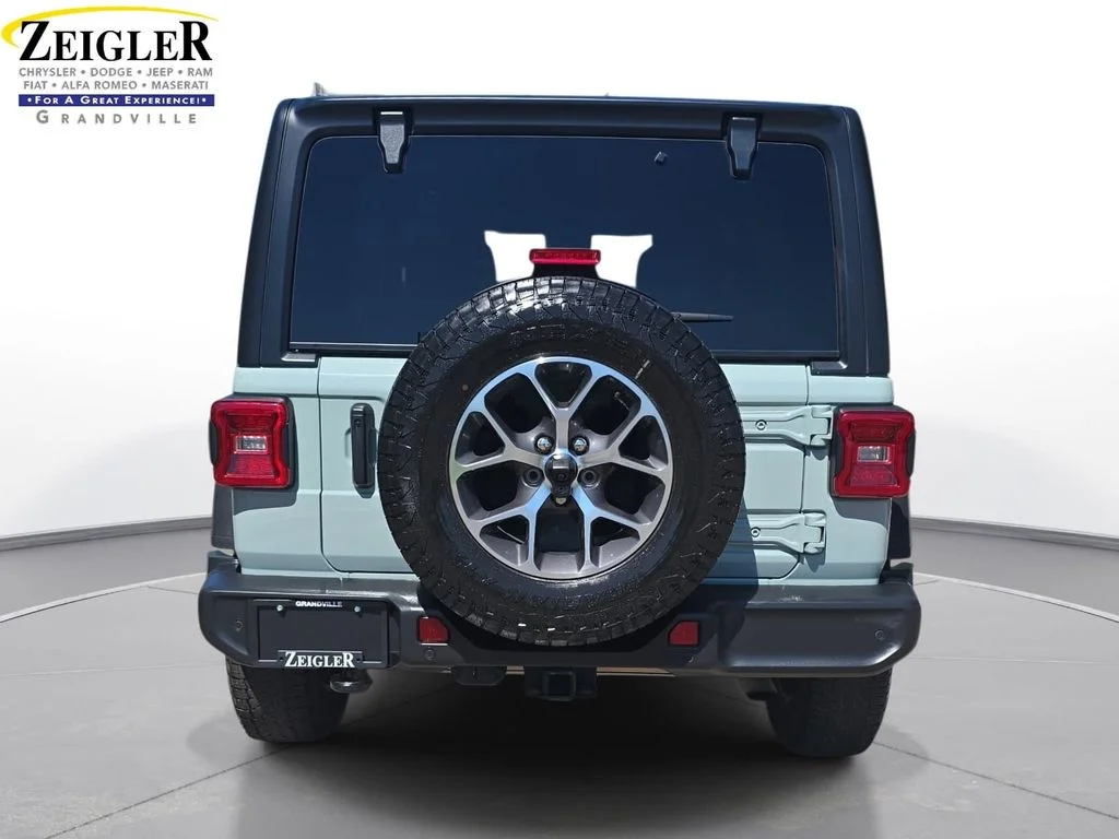 Used 2024 Gray Jeep Sport S image 6