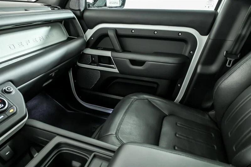 Used 2020 Fuji White Land Rover 110 HSE image 31
