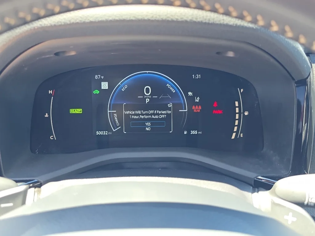 2025 Toyota Camry SE - Photo 7