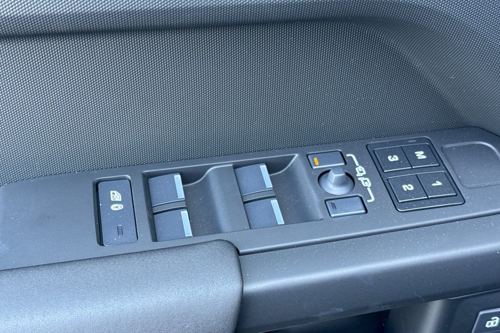 New 2026 Tasman Blue LAND ROVER X-Dynamic SE image 11