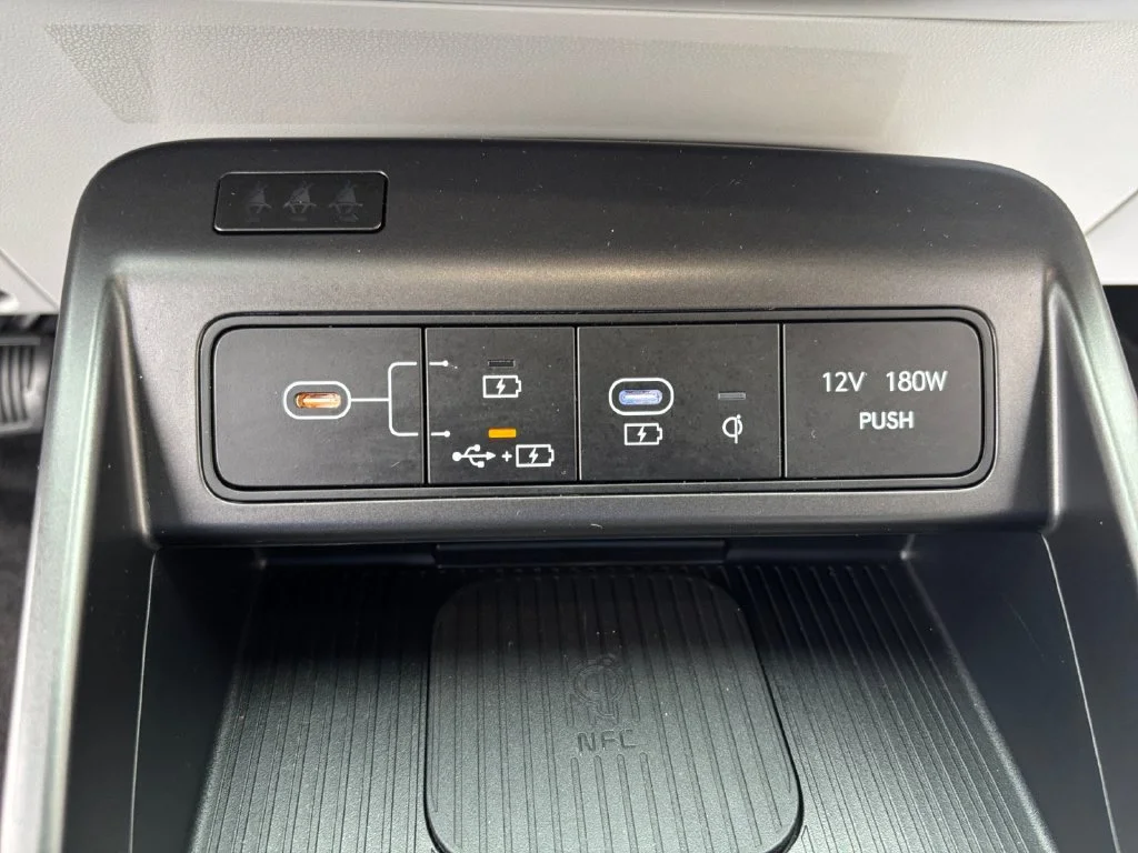 Used 2025 Green Hyundai SEL Convenience image 35