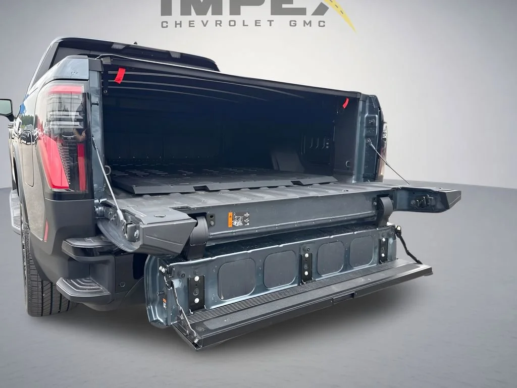 Used 2026 Deep Ocean Metallic GMC Elevation Extended Range image 34