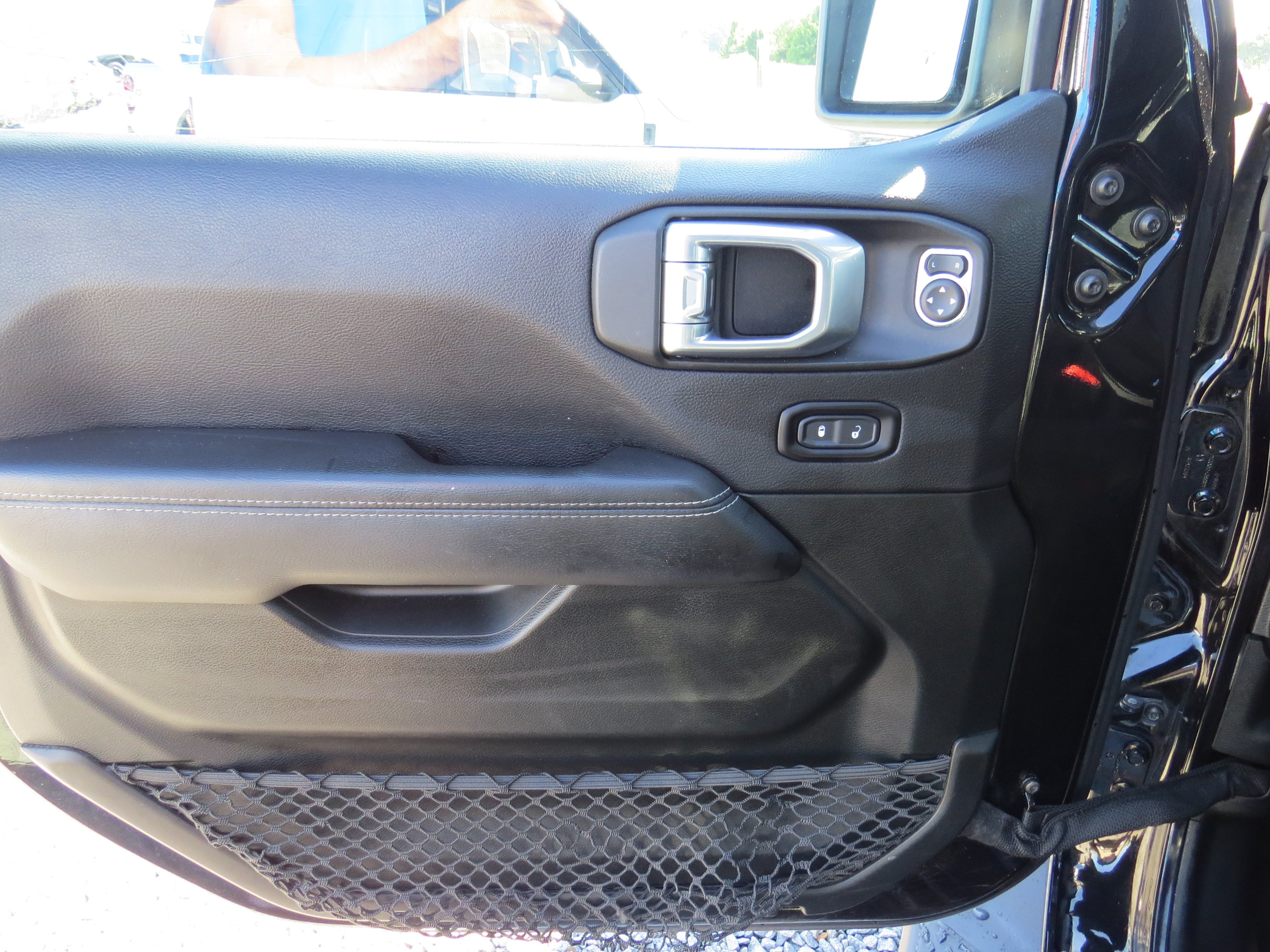 Used 2021 Black Clearcoat Jeep Overland image 18