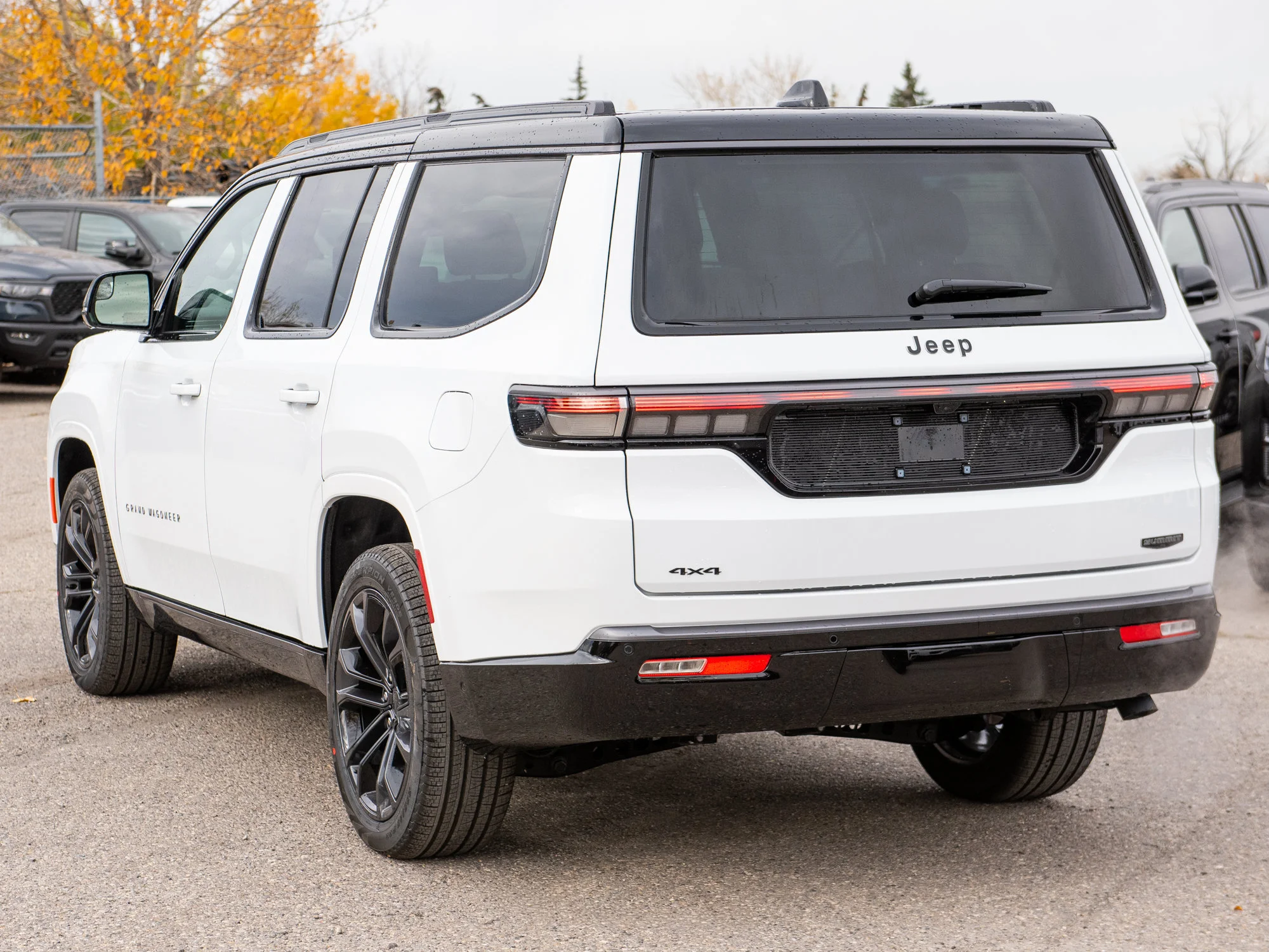 New 2027 White Jeep Summit Obsidian* 4x4, Rear DVD, Massage Seats, HD Trailer Tow Pkg image 3