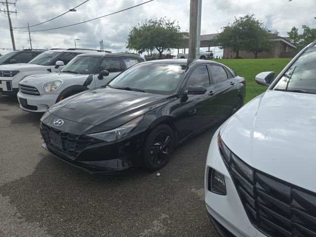 Used 2021 Black Hyundai SEL image 2