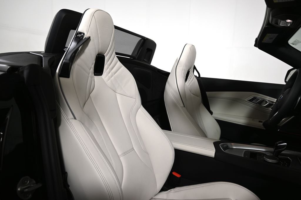 New 2026 Black Sapphire Metallic BMW sDrive30i image 39