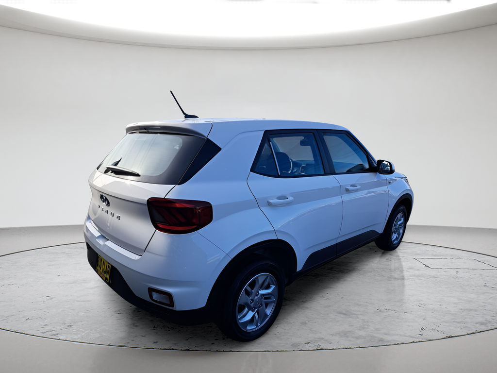 New 2026 White Hyundai SE image 3