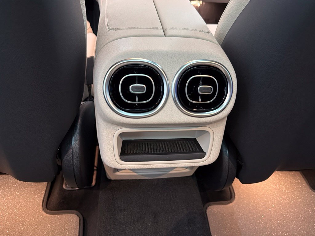 New 2027 Polar White Mercedes-Benz GLC 300 image 101