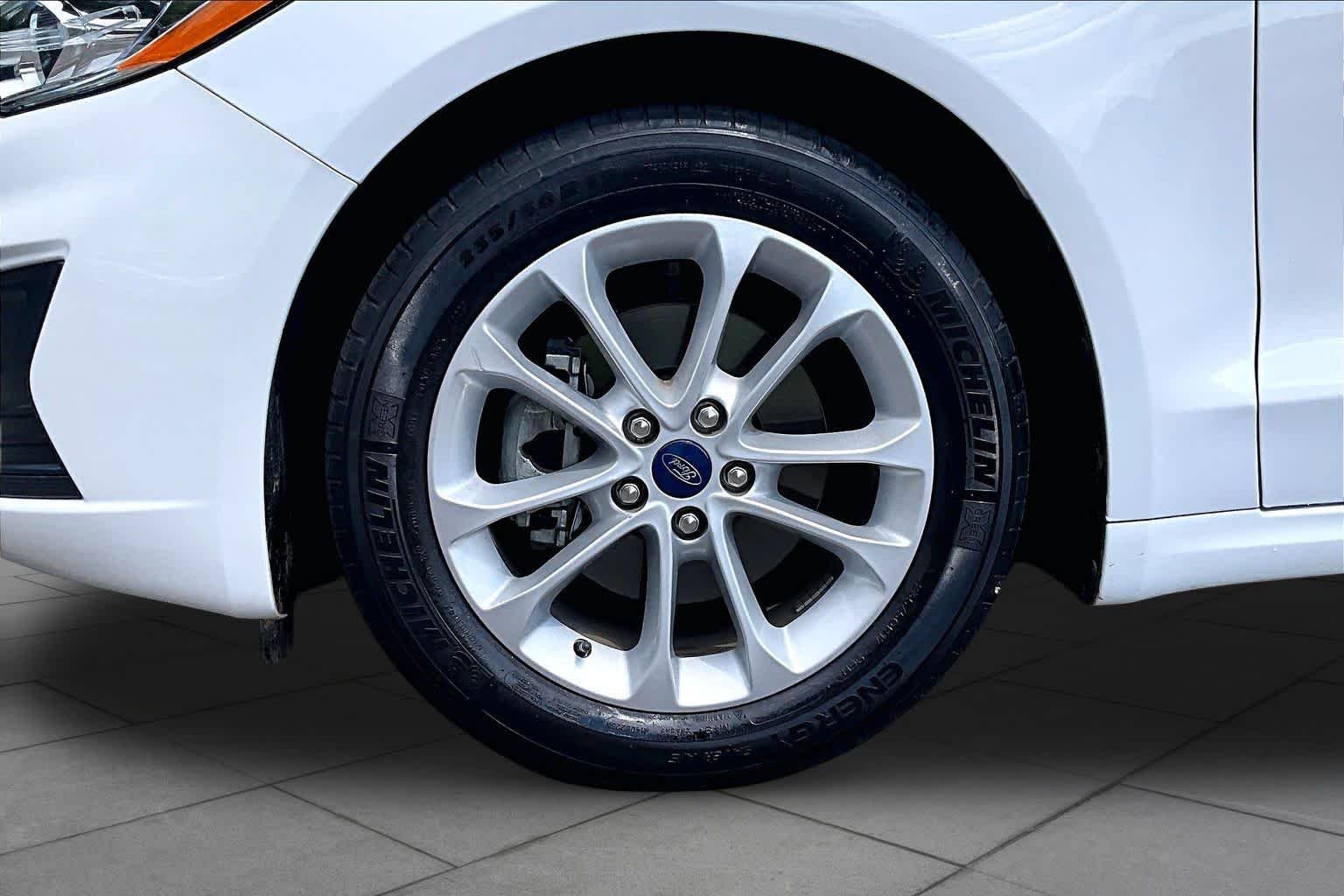 Used 2020 Oxford White Ford SE image 11