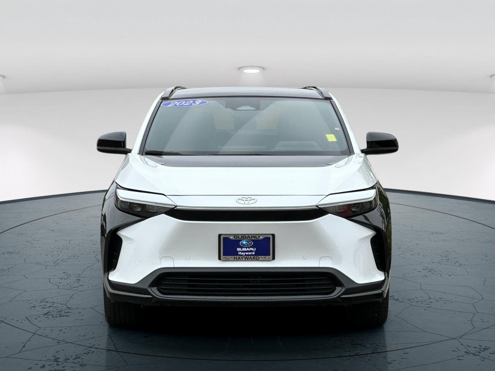 Used 2023 Pearl Toyota XLE 4D Sport Utility image 9