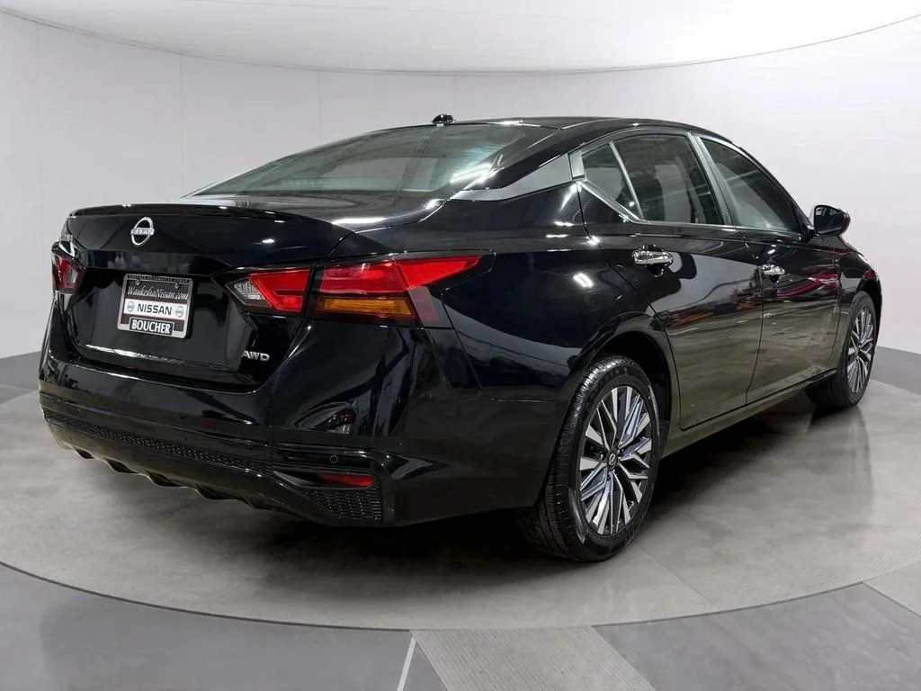 Certified Used 2025 Super Black Nissan 2.5 SV image 3