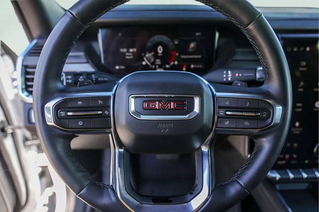 Used 2025 White GMC Elevation image 15