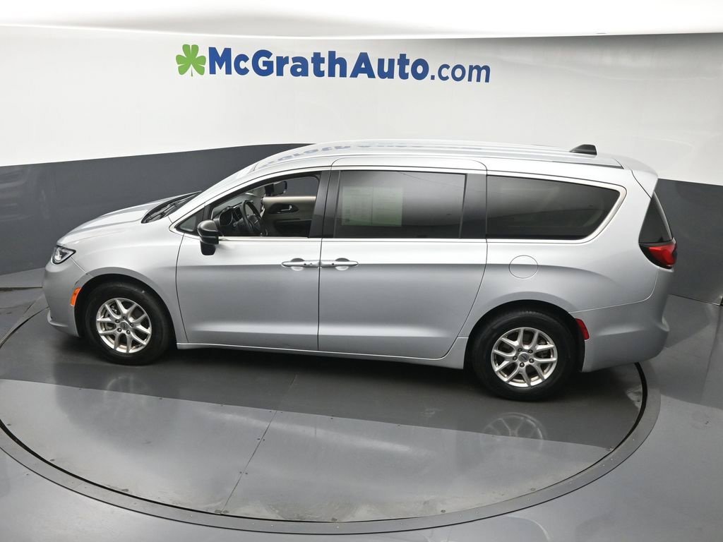 Used 2024 Silver Chrysler Touring L image 27