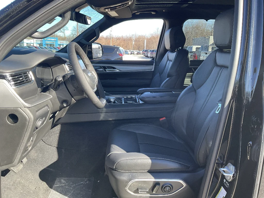 New 2026 High Gloss Black Jeep Limited Reserve 4x4 image 8