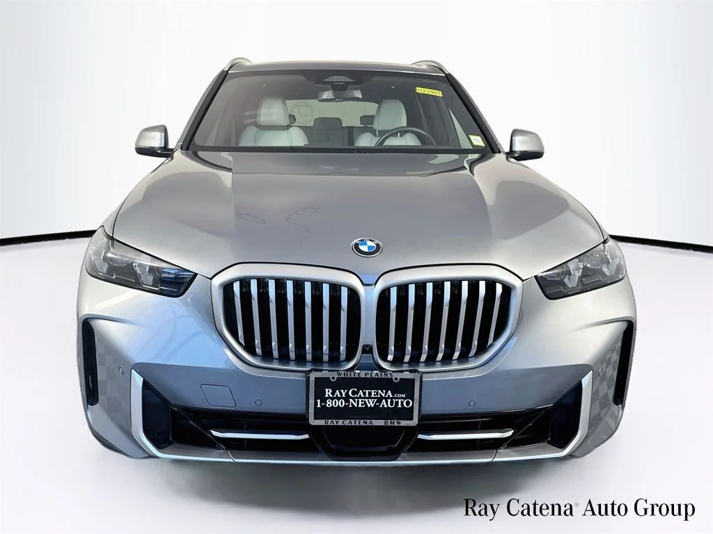 Used 2024 Gray BMW xDrive40i image 2