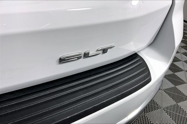 Used 2024 White GMC SLT image 23