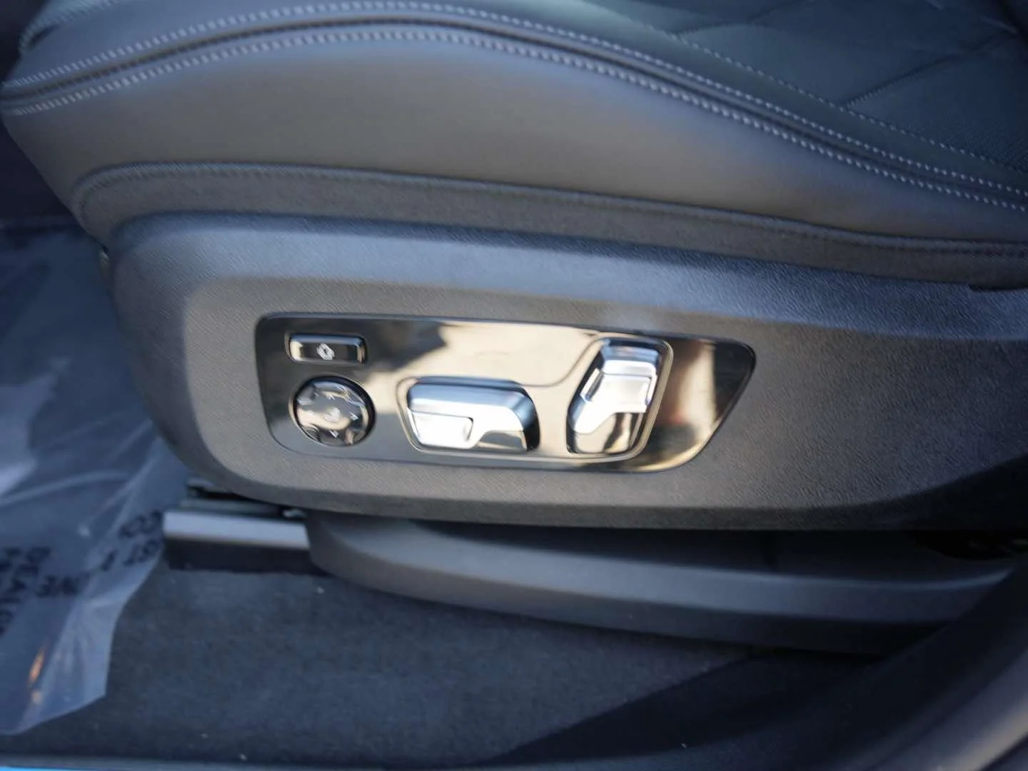 New 2026 Black Sapphire Metallic BMW Label image 17
