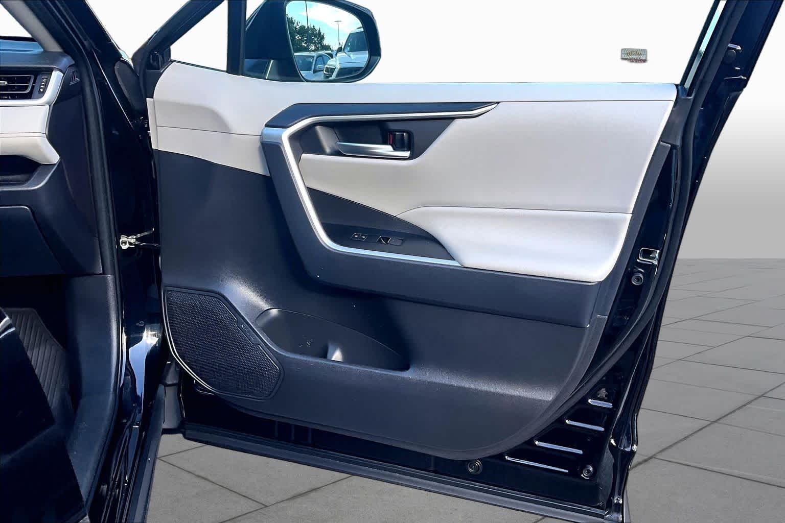 Used 2025 Midnight Black Metallic Toyota XLE Premium image 22