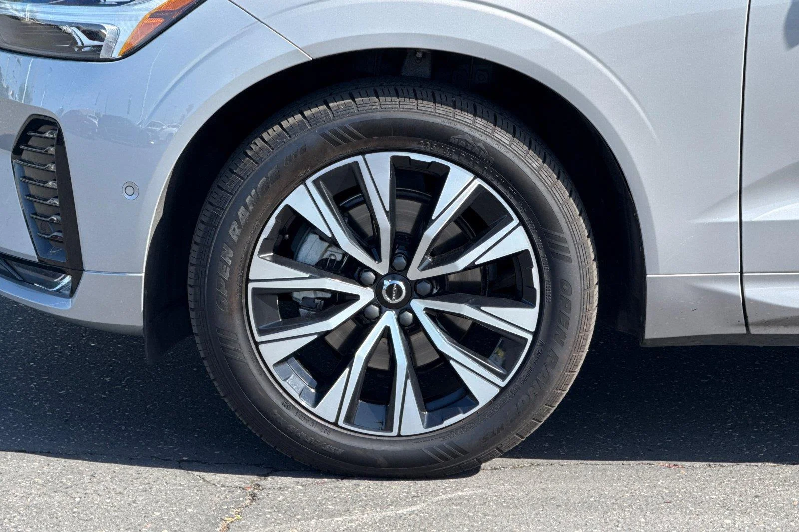 Used 2023 Silver Dawn Metallic Volvo Plus Dark Theme image 25