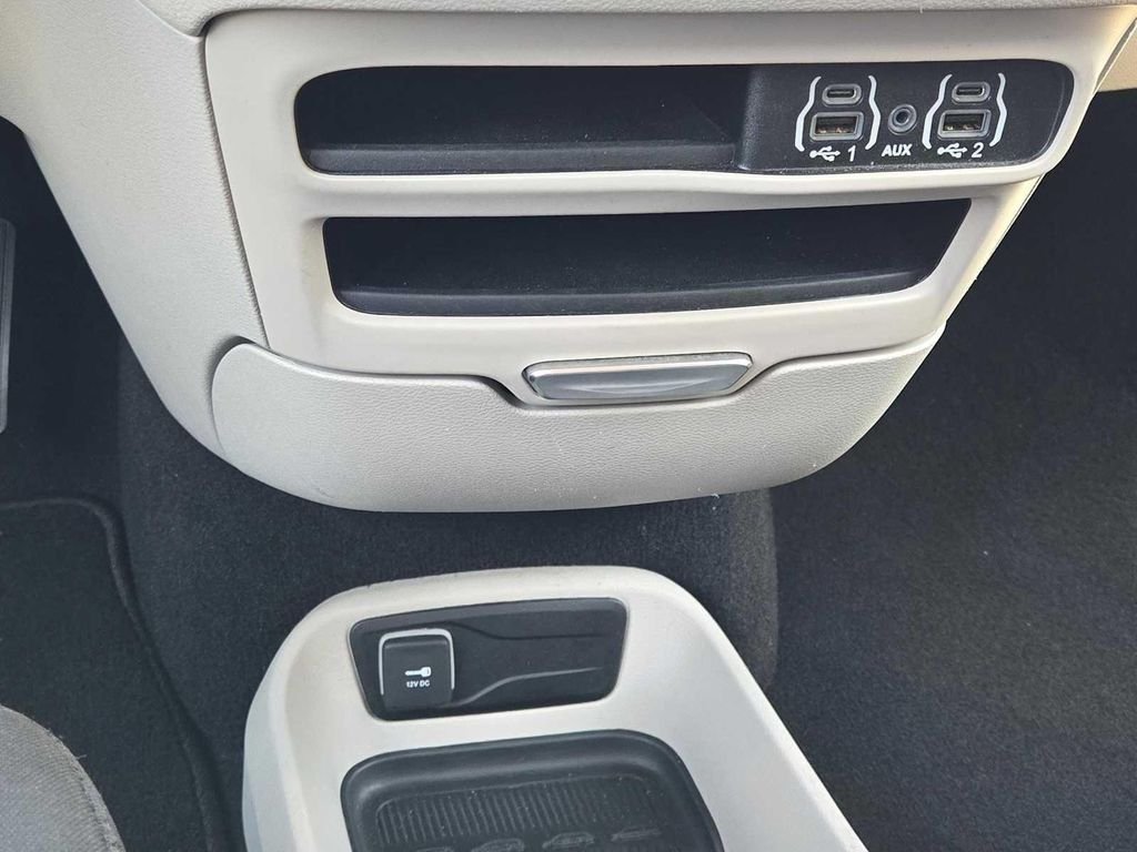 Used 2023 White Chrysler LX image 19