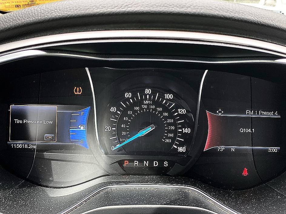 Used 2016 Shadow Black Ford SE image 7