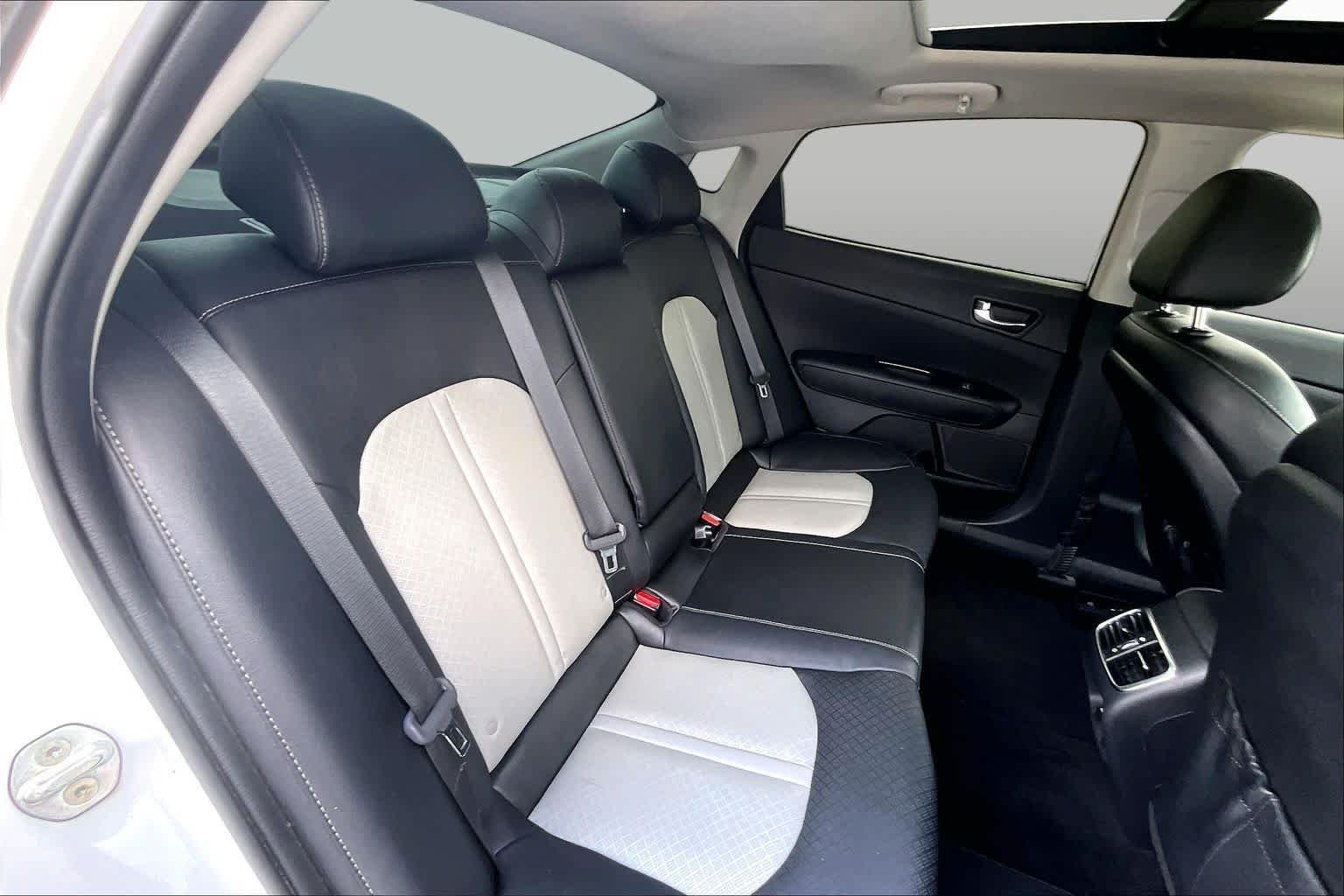 Used 2019 Snow White Pearl Kia EX image 20