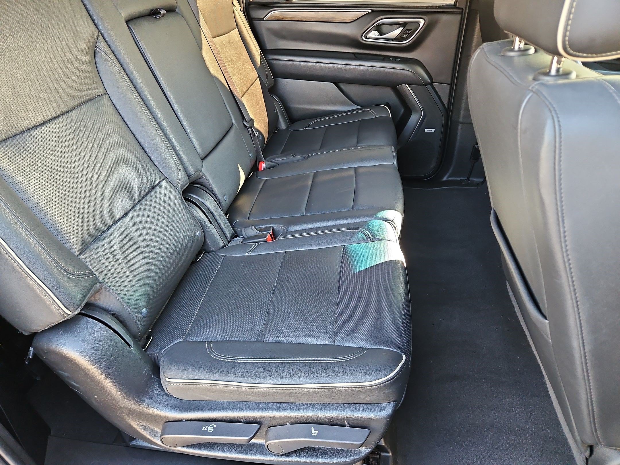 2023 Chevrolet Suburban Premier - Photo 28