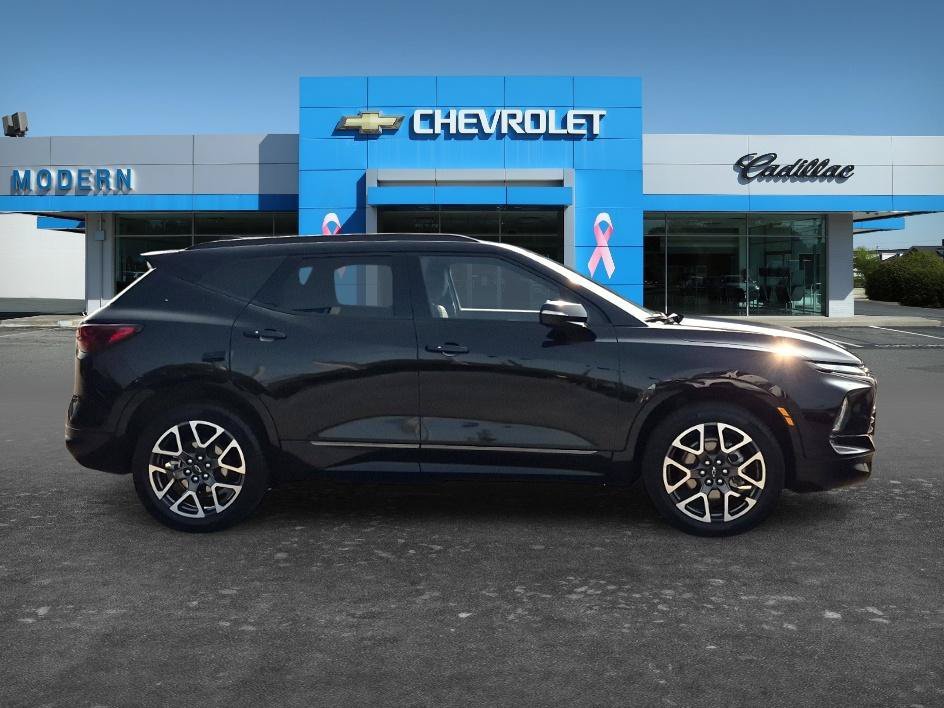 Used 2025 Black Chevrolet RS image 6
