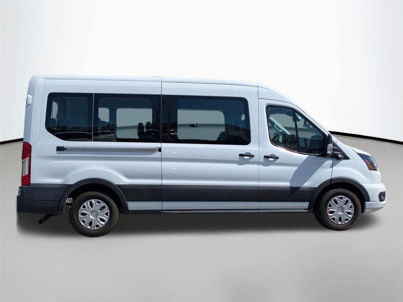 Used 2023 Oxford White Ford XLT image 4