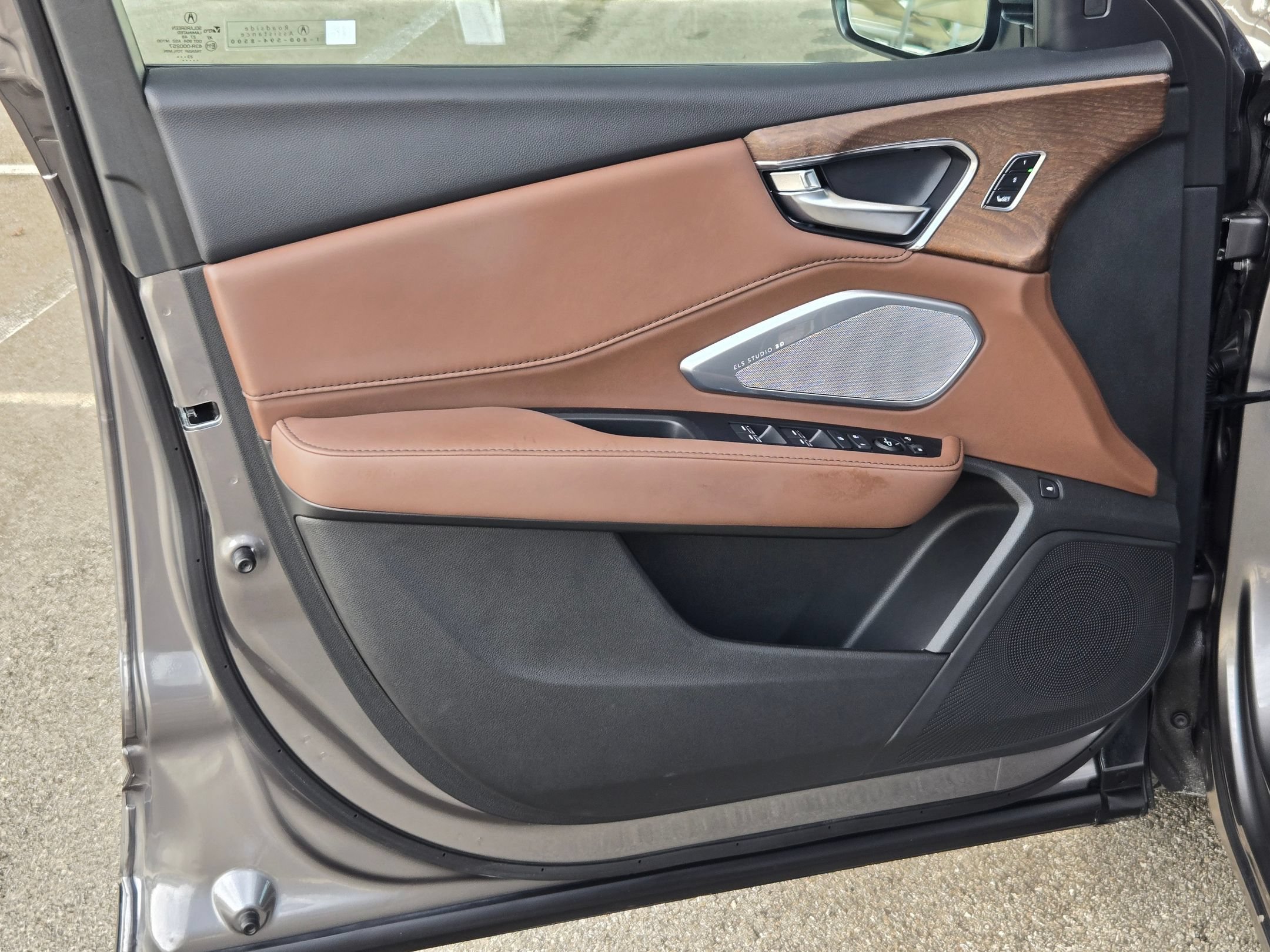 Used 2024 Liquid Carbon Metallic Acura with Advance Package image 10