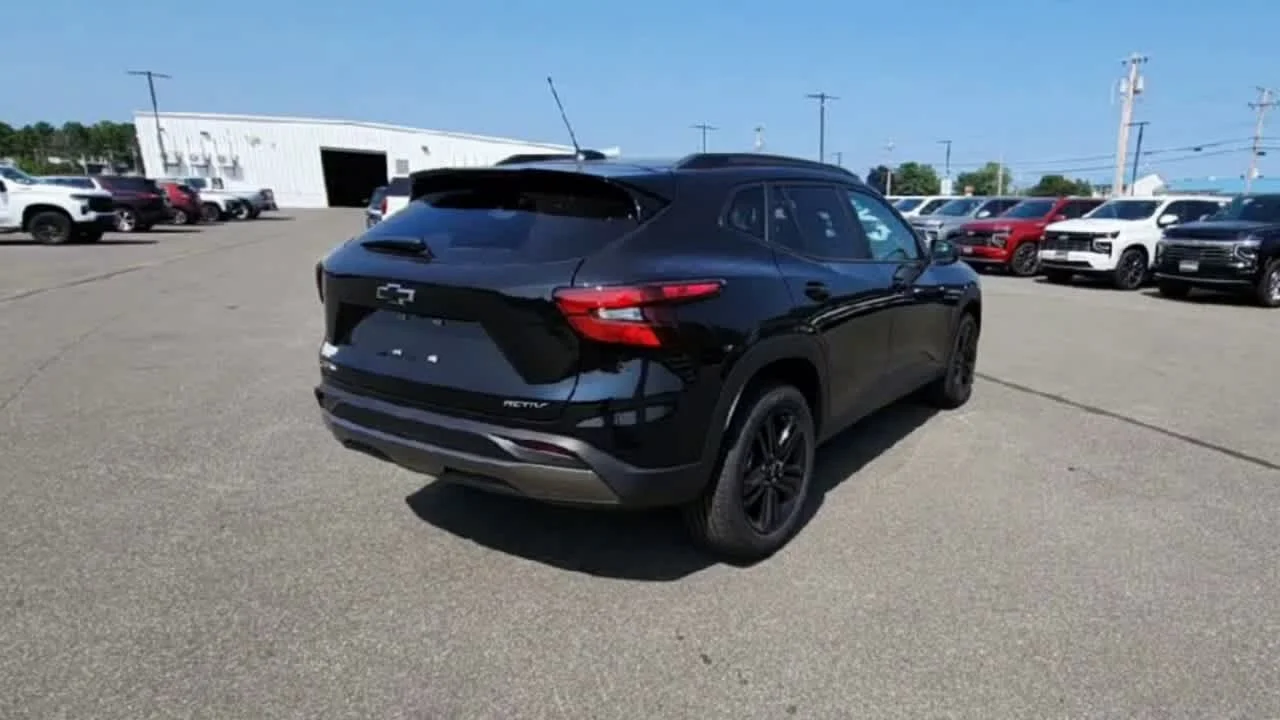 Used 2025 Mosaic Black Metallic Chevrolet ACTIV image 6