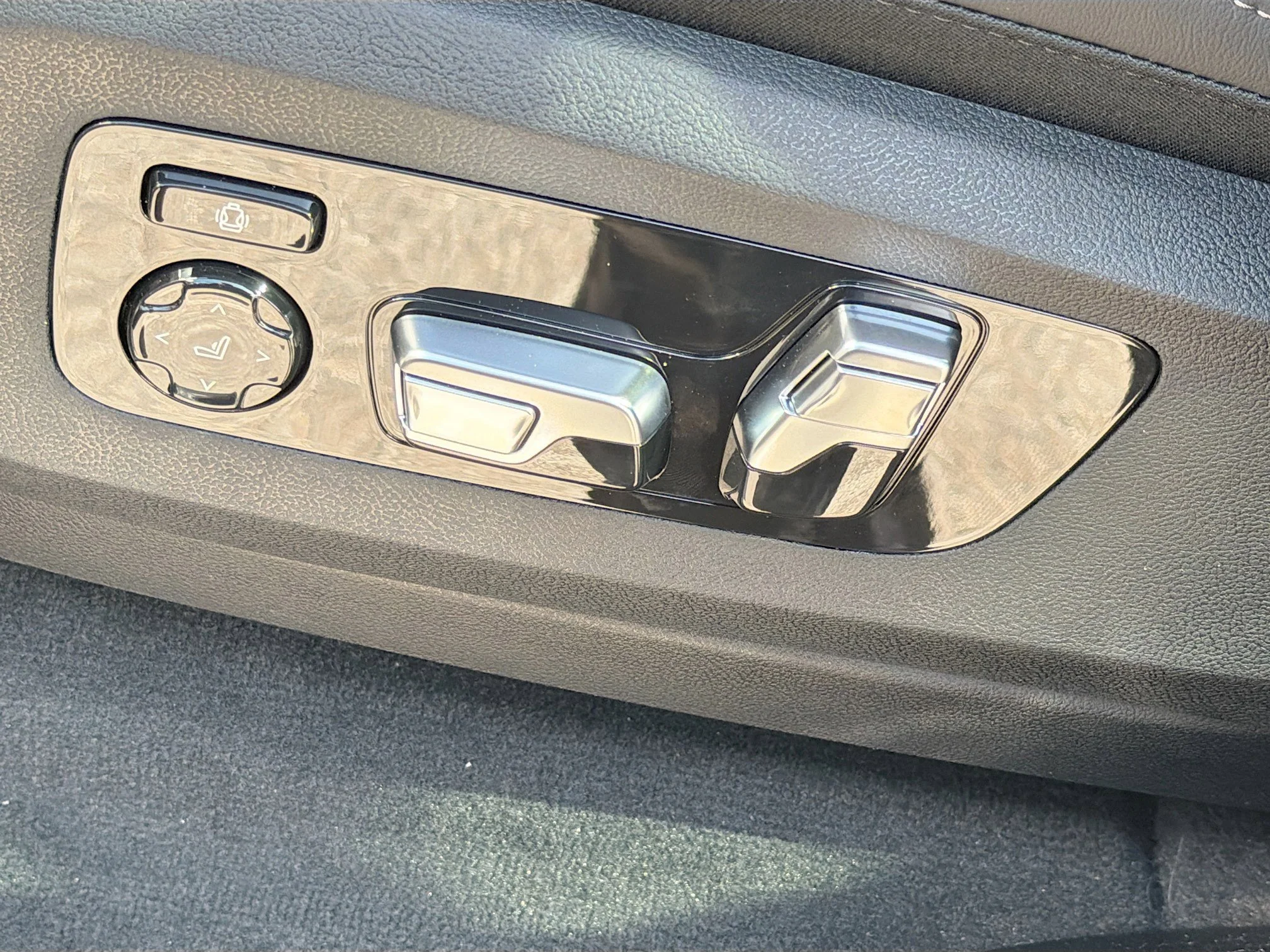 New 2026 Dravit Grey Metallic BMW xDrive40i image 25