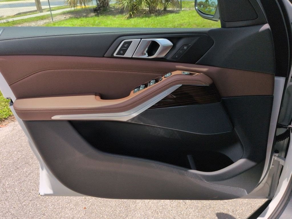 New 2026 Alpine White BMW xDrive40i image 31