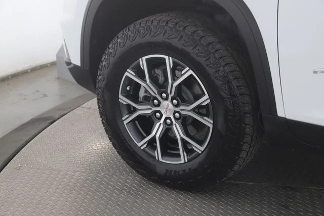 Used 2025 White GMC AT4 image 13