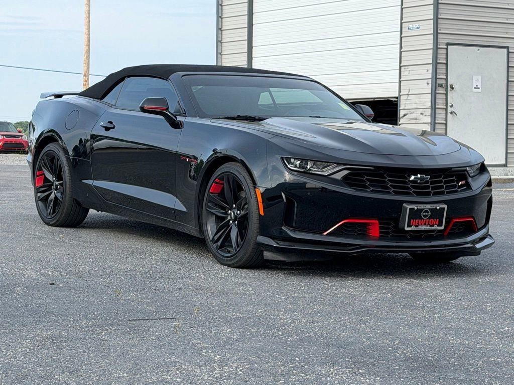 2022 Chevrolet Camaro's photo