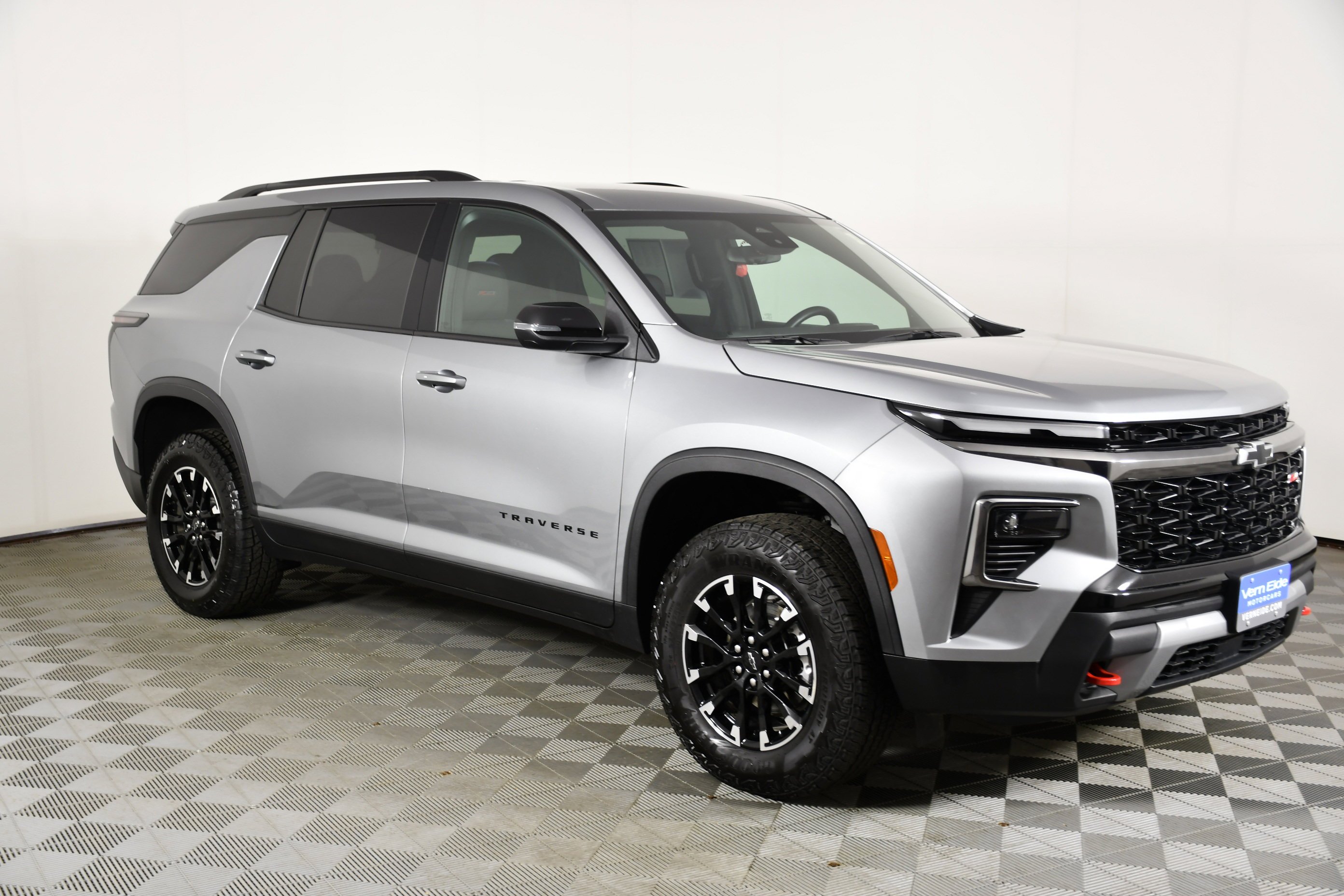 Used 2025 Sterling Gray Metallic Chevrolet AWD Z71 image 4