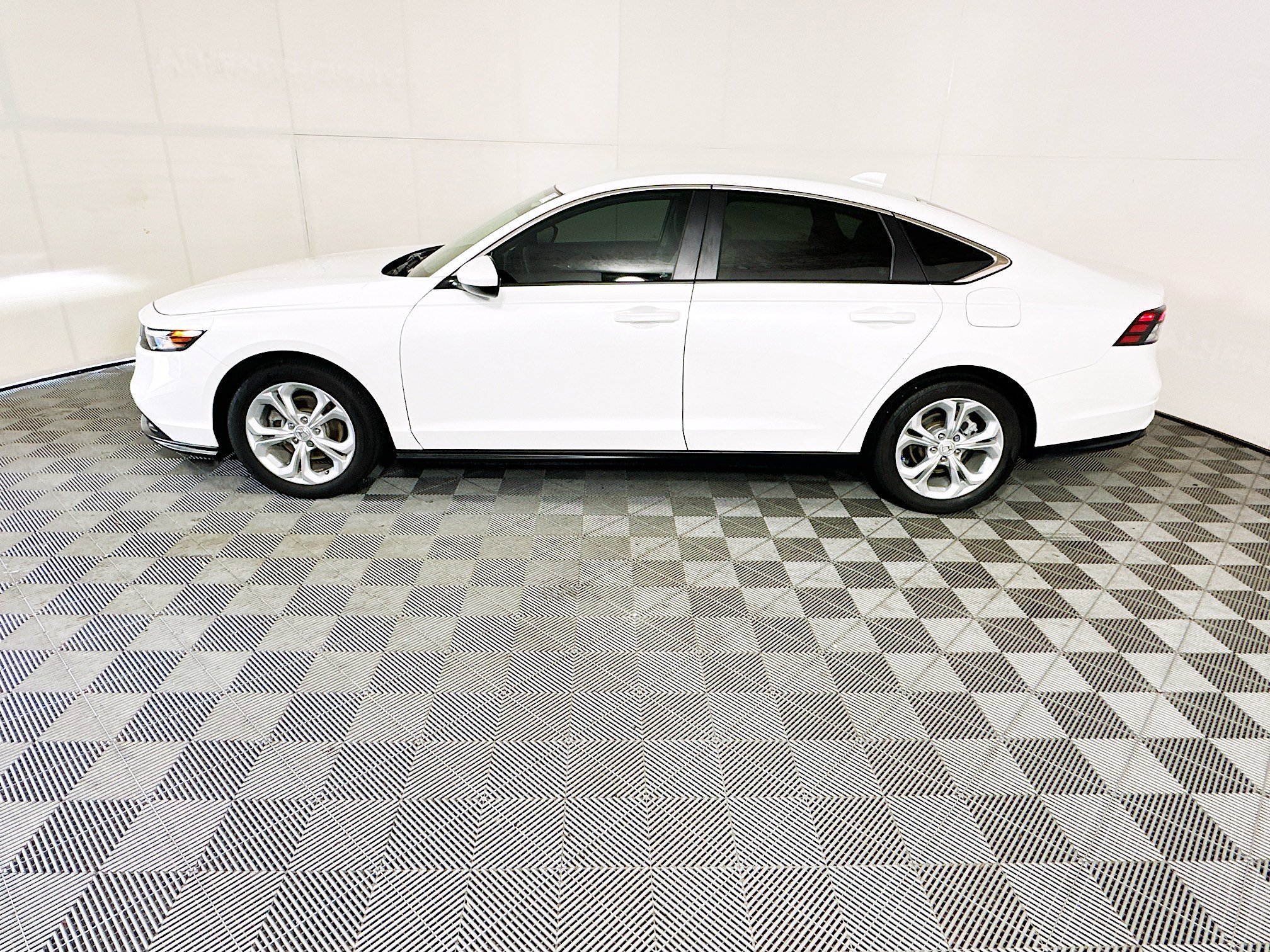 Used 2024 White Honda LX image 6